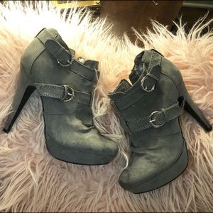 Sz 7.5 grey G BY GUESS suede heeled booties! 🌚